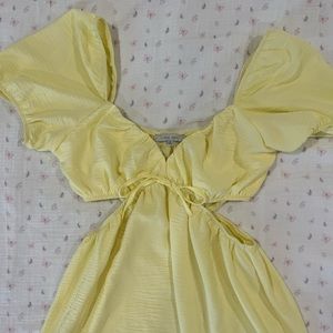 Adorable yellow dress 🫶🏻